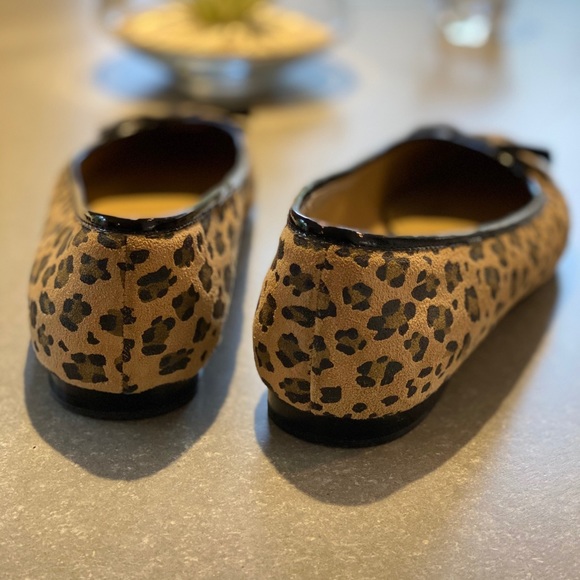 Liz Claiborne Leopard Blush Suede Flats - Picture 6 of 6